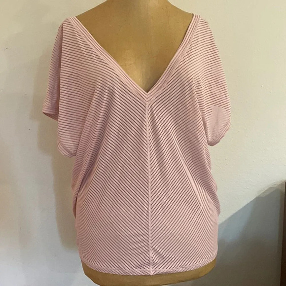 Lululemon sz 8 Ahead By Miles Short Sleeve Tee Pink Petals Mesh Training Top - Picture 1 of 11